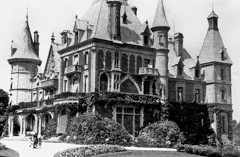schloss_mit_familie1890.jpg schloss_mit_familie1890.jpg